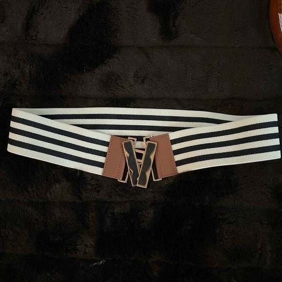 Fun stretch belt with clasp closure.  32” - Picture 1 of 4